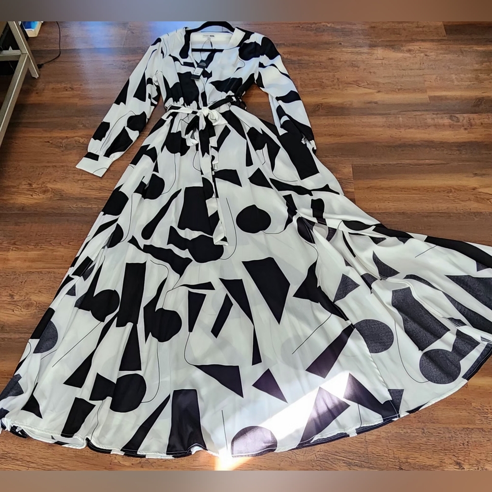 Fashion Nova Black and White Vida Loca Abstract Long Sleeve Dress - Picture 5 of 7